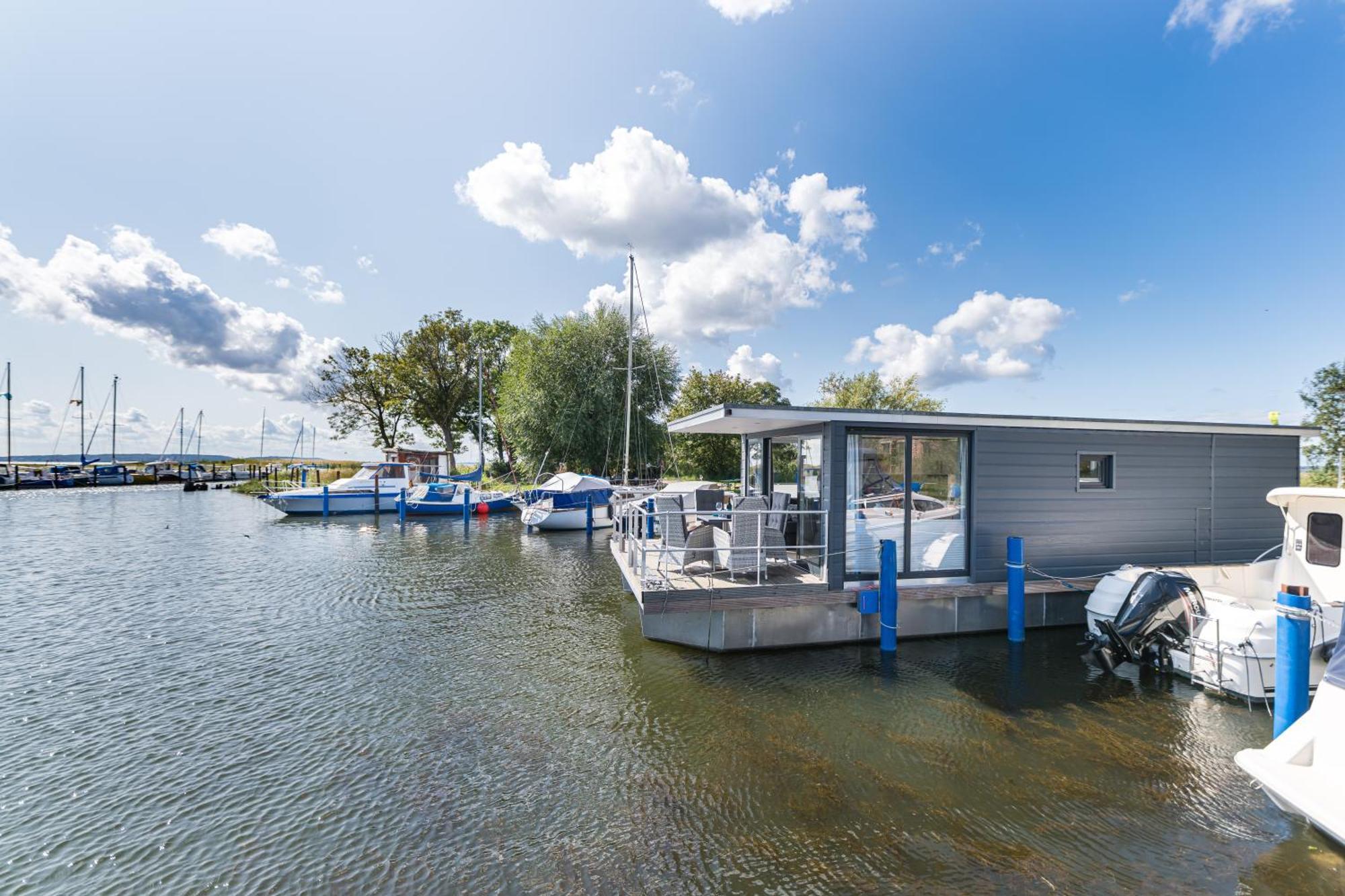Marina Martinshafen - Lotsenhaus Hotell Neuhof  Eksteriør bilde