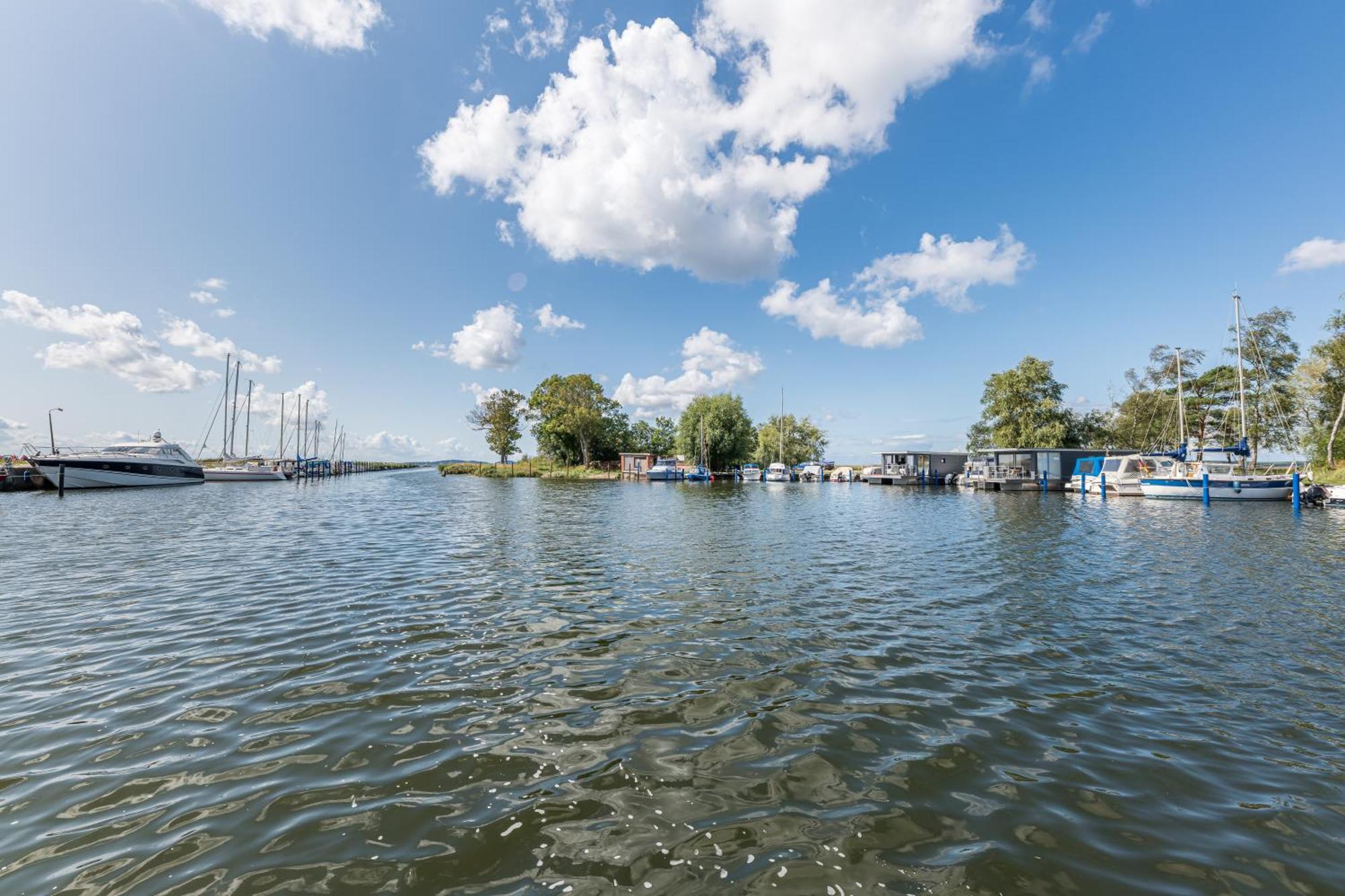 Marina Martinshafen - Lotsenhaus Hotell Neuhof  Eksteriør bilde
