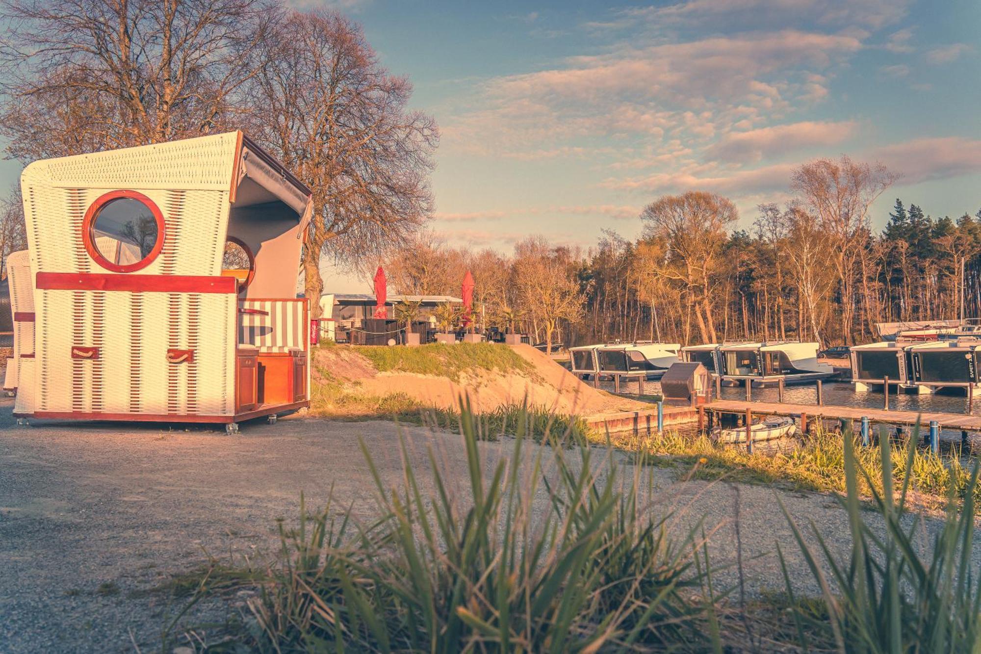 Marina Martinshafen - Lotsenhaus Hotell Neuhof  Eksteriør bilde