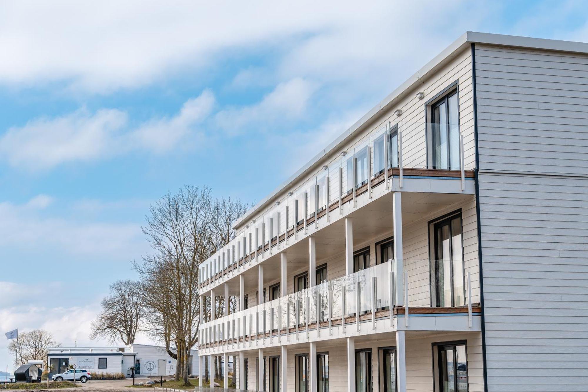 Marina Martinshafen - Lotsenhaus Hotell Neuhof  Eksteriør bilde