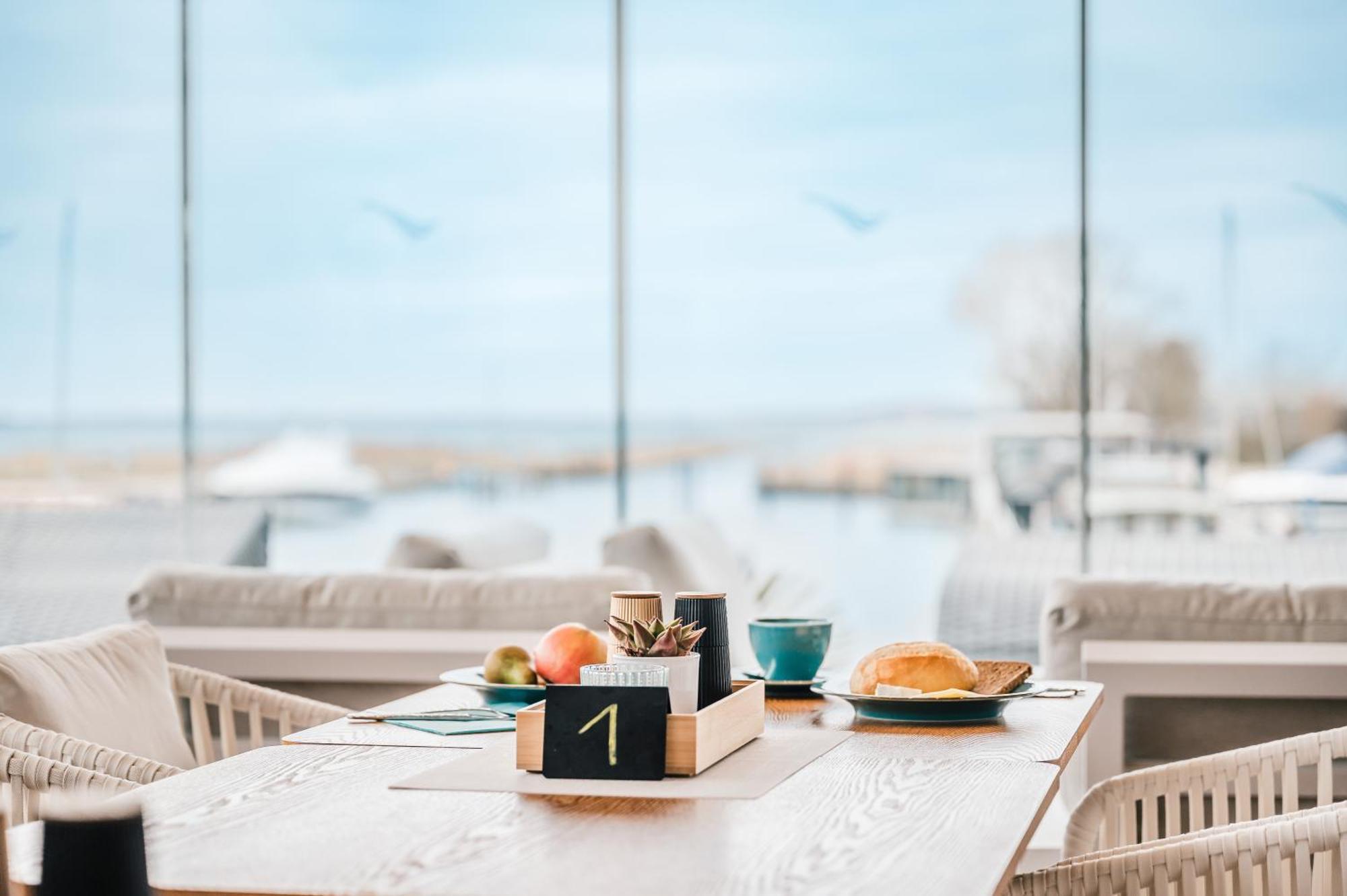 Marina Martinshafen - Lotsenhaus Hotell Neuhof  Eksteriør bilde
