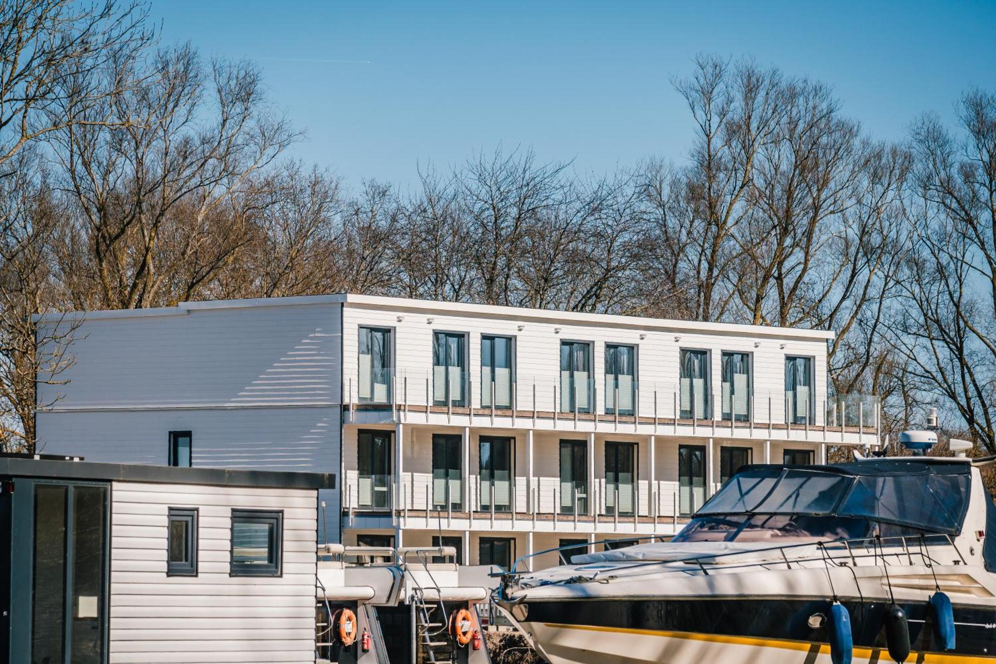 Marina Martinshafen - Lotsenhaus Hotell Neuhof  Eksteriør bilde